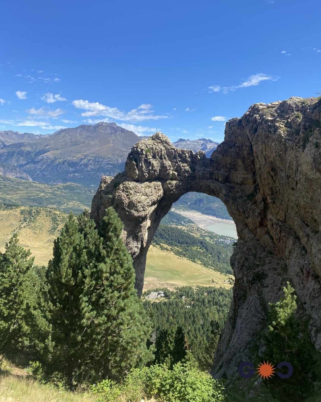 hiking ibon de piedrafita in Huesca Spain pirineos